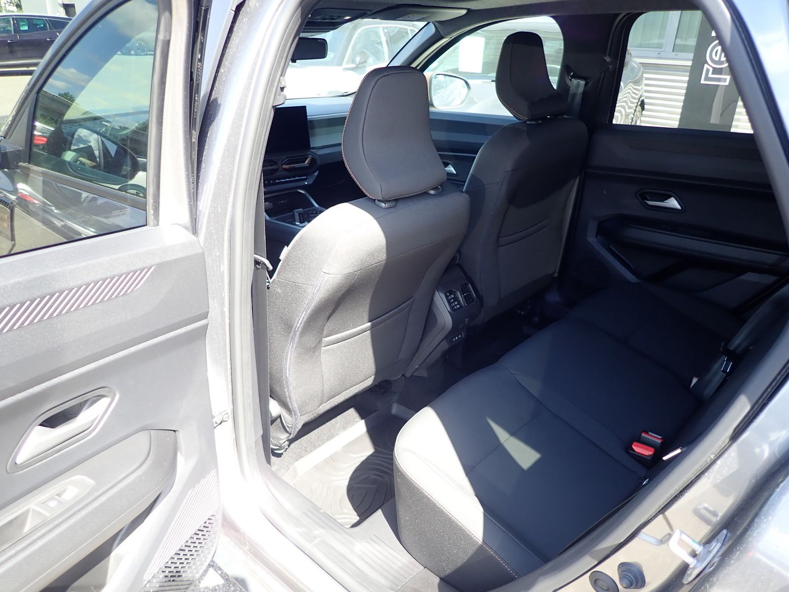 Fahrzeugabbildung Dacia Bigster Extreme hybrid-G 150 4x4