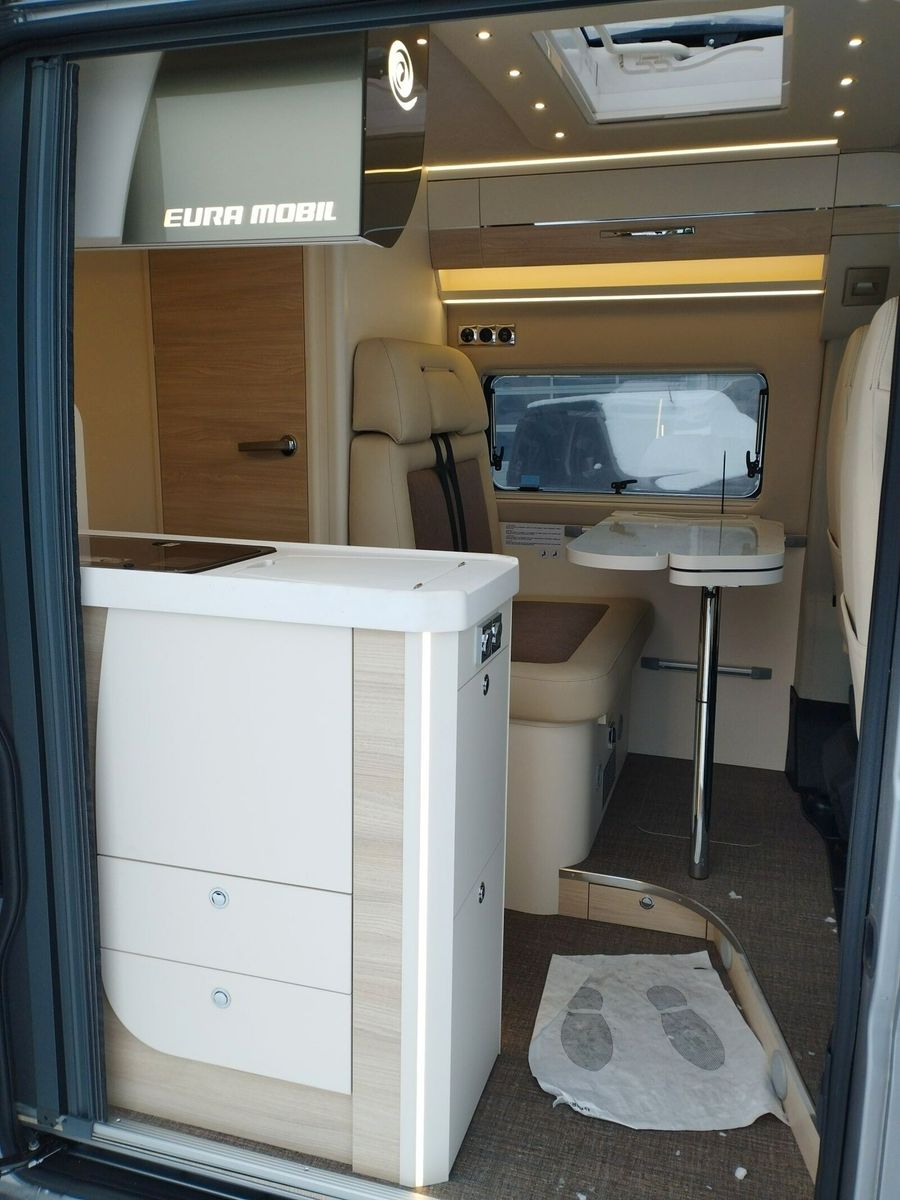 Fahrzeugabbildung Eura Mobil Van V 635 EB Captain-Chair- Sitze, Skyroof, RFK