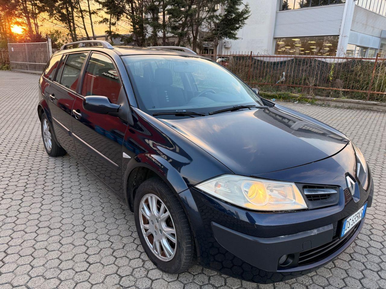 Renault Megane 2008 — вигляд ззаду