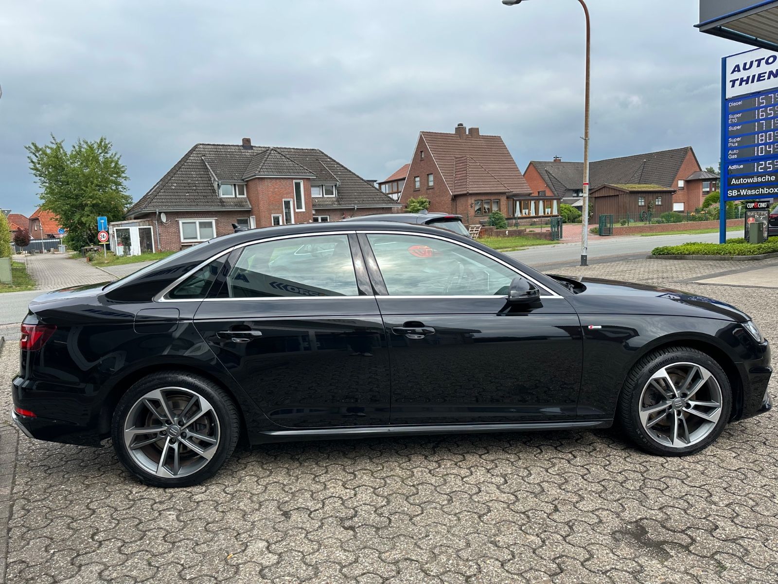 Fahrzeugabbildung Audi A4 35 TFSI sport S Line Navi/LED/GRA/GJR/18"
