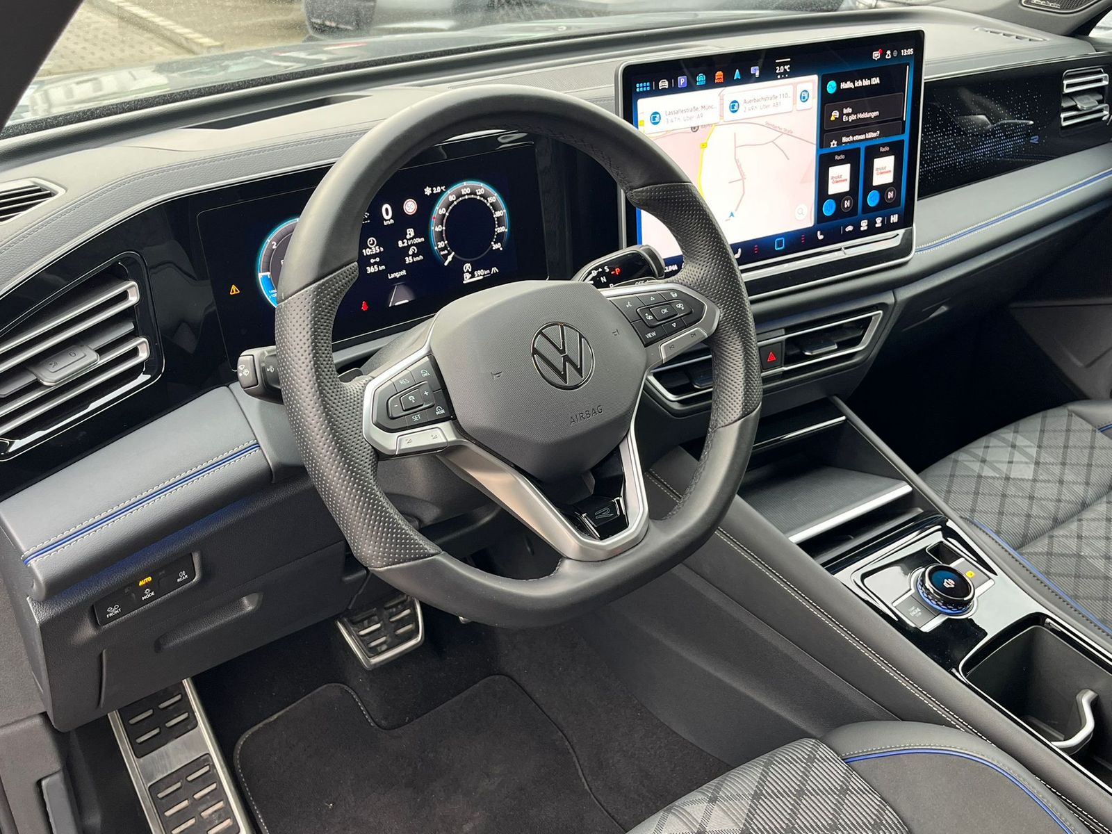 Fahrzeugabbildung Volkswagen Tiguan 2.0 TDI 4M R-Line PANO*H&K*AHK*MATRIX*20"