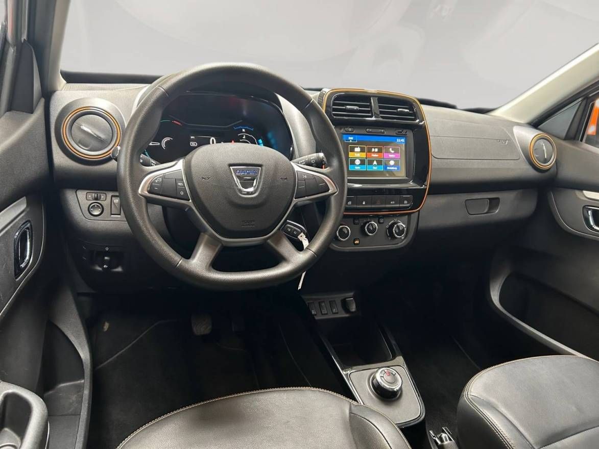 Fahrzeugabbildung Dacia Spring Comfort Plus mit Look-Paket-Orange