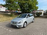 Mercedes-Benz B 200 Automatik/Bi-Xenon/Navi/Spur-Totwinkel/PDC - Mercedes-Benz B 200 Gebrauchtwagen in Mannheim