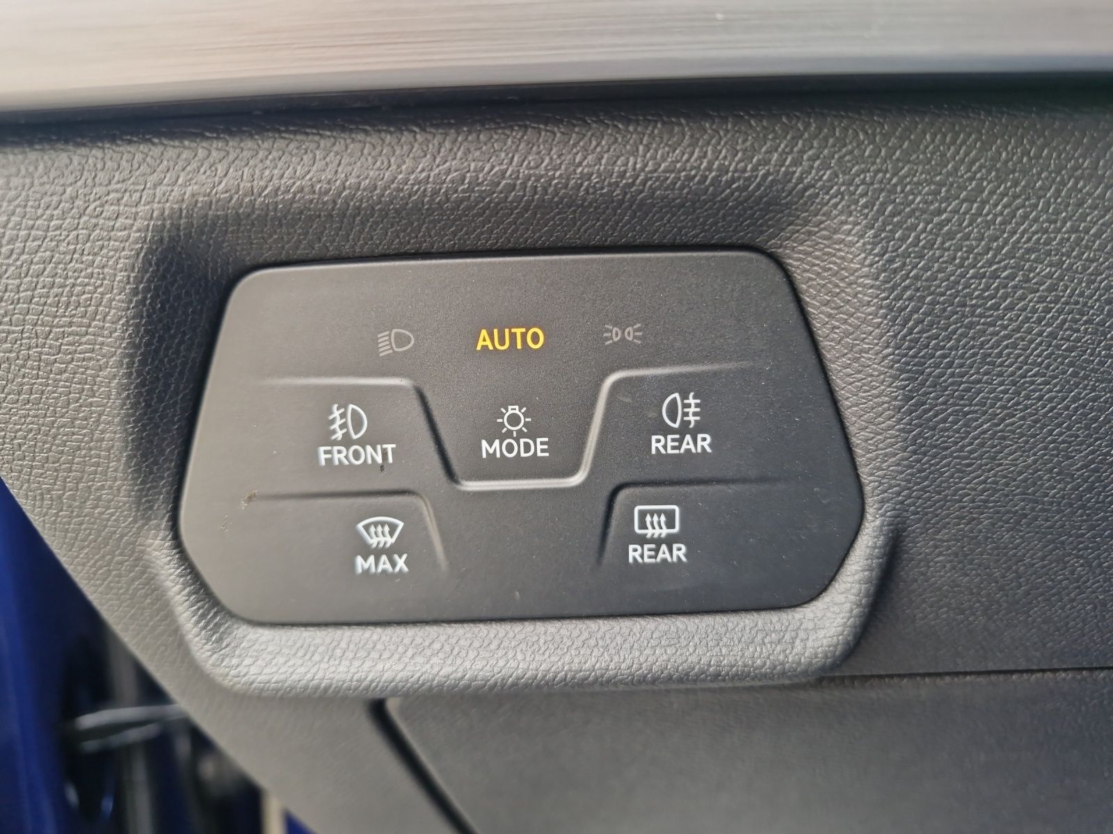 Fahrzeugabbildung SEAT Leon TSI FR LED Navi ACC Park-Assist SH LM ferti
