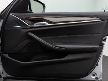 Fahrzeugabbildung BMW 530i LuxuryLine Kamera HUD Komfort SoftCl Alarm
