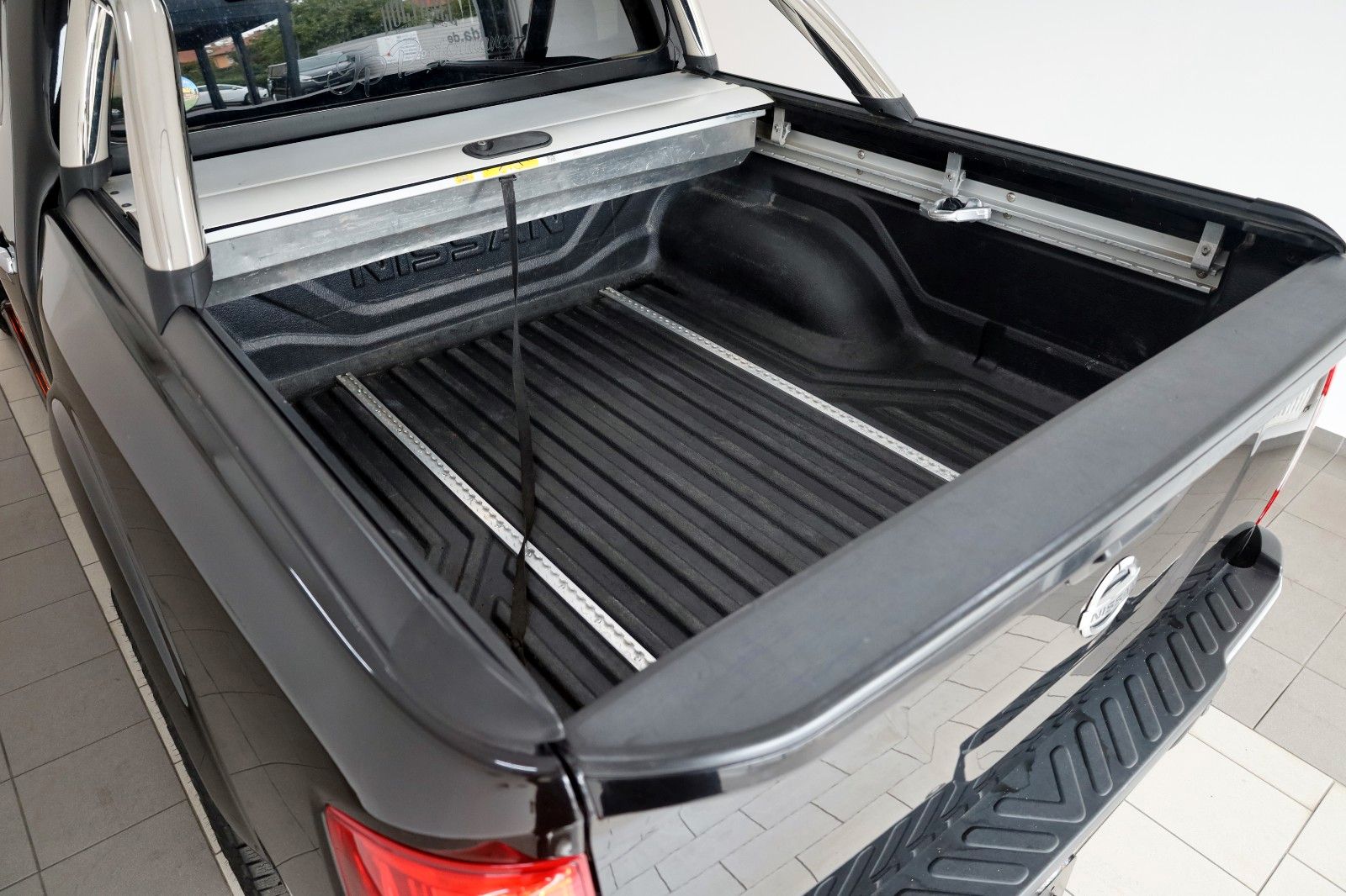 Fahrzeugabbildung Nissan Navara NP300 Tekna DOKA 4x4 Leder,SH,Navi,SD,AHK