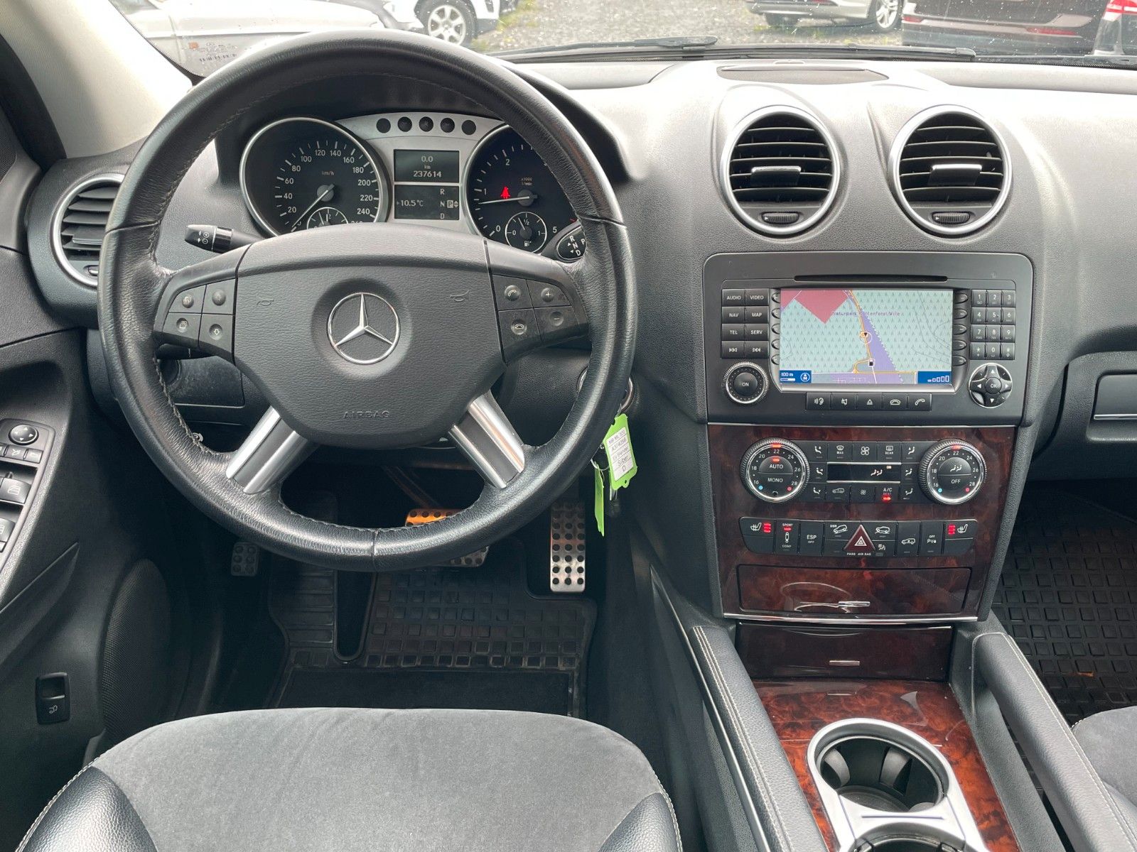 Fahrzeugabbildung Mercedes-Benz ML 320 CDI Aut. Navi Leder Xenon AHK SPORTPAKET