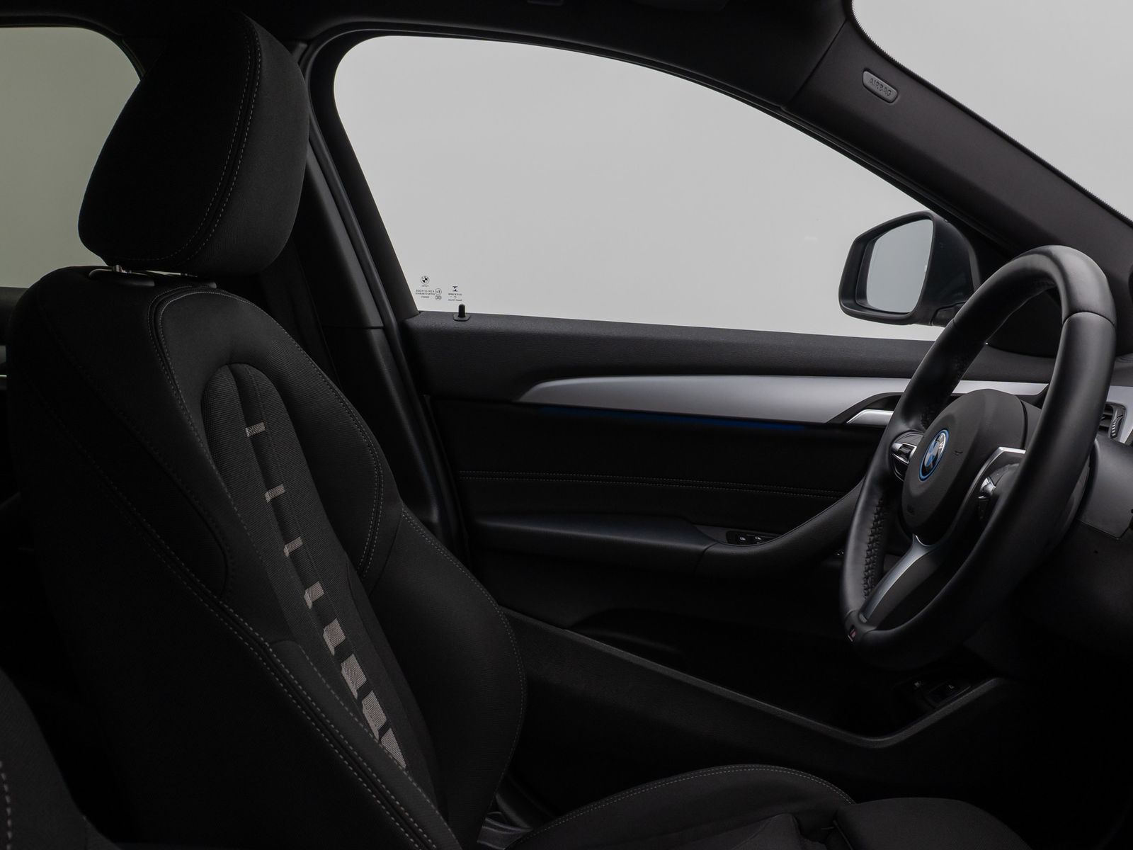 Fahrzeugabbildung BMW X2 xD25e Kamera DAB HiFi Navi Komfort Sport LED