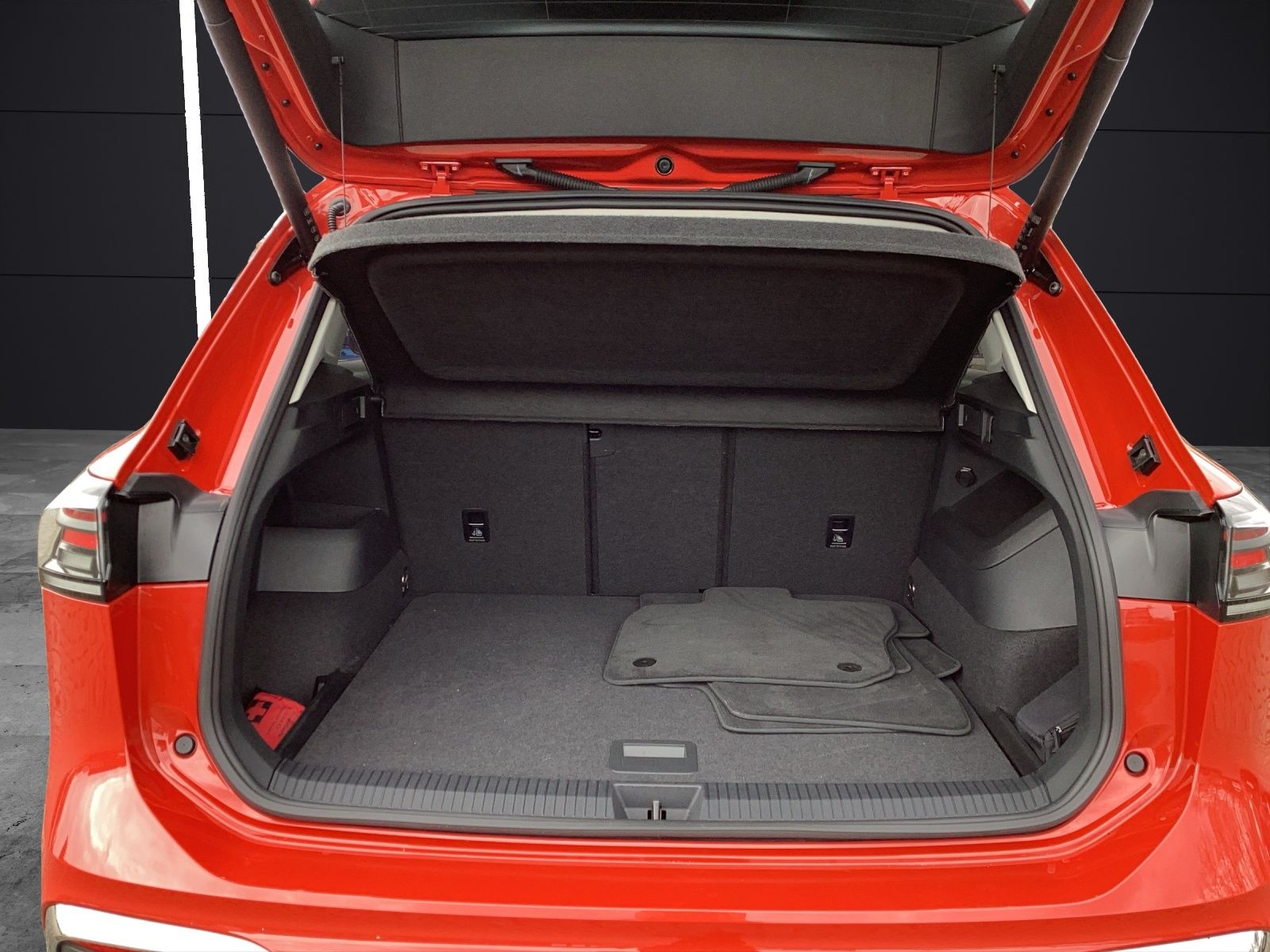Fahrzeugabbildung Volkswagen Tiguan Elegance TDI DSG 4M IQ.Light ACC STHZ SHZ