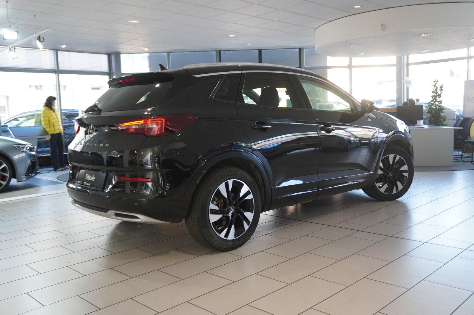 Fahrzeugabbildung Opel Grandland (X) ULTIMATE 4HYBRID NAVI/LED/360°/DAB