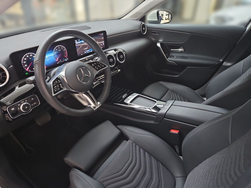 Fahrzeugabbildung Mercedes-Benz A 180 Progressive AHK Navi LED SHZ SpurH KAM DAB