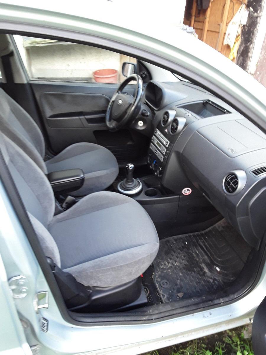 Ford Fusion, 2004
