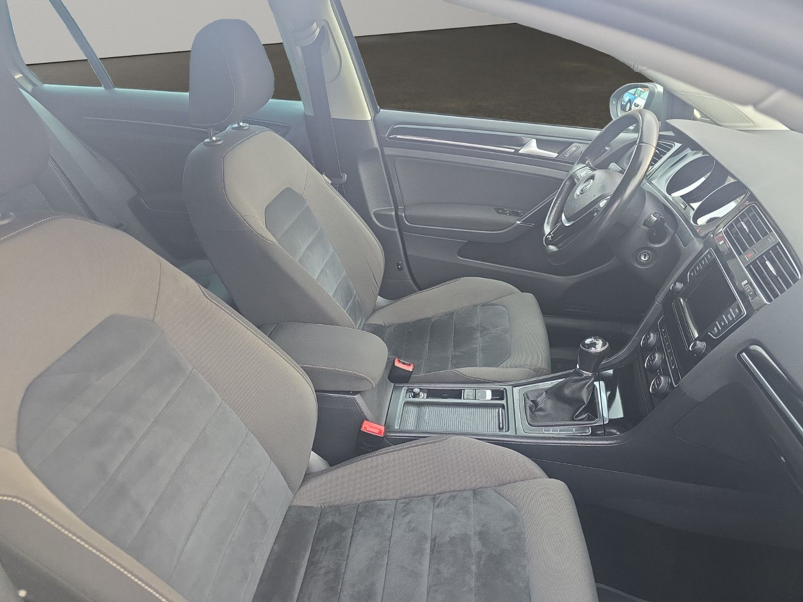 Fahrzeugabbildung Volkswagen Golf VII  Highline BMT/NAVi/PDC/XENON