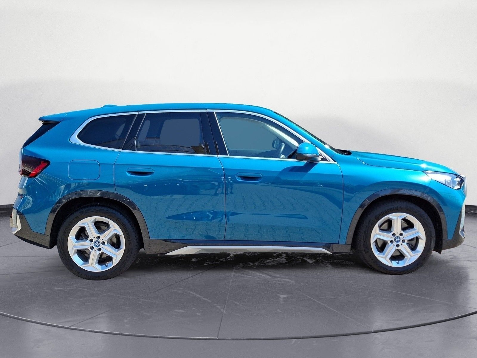 BMW iX1 xDrive30 Navi Tempom.aktiv Panoramadach Blue foto 7
