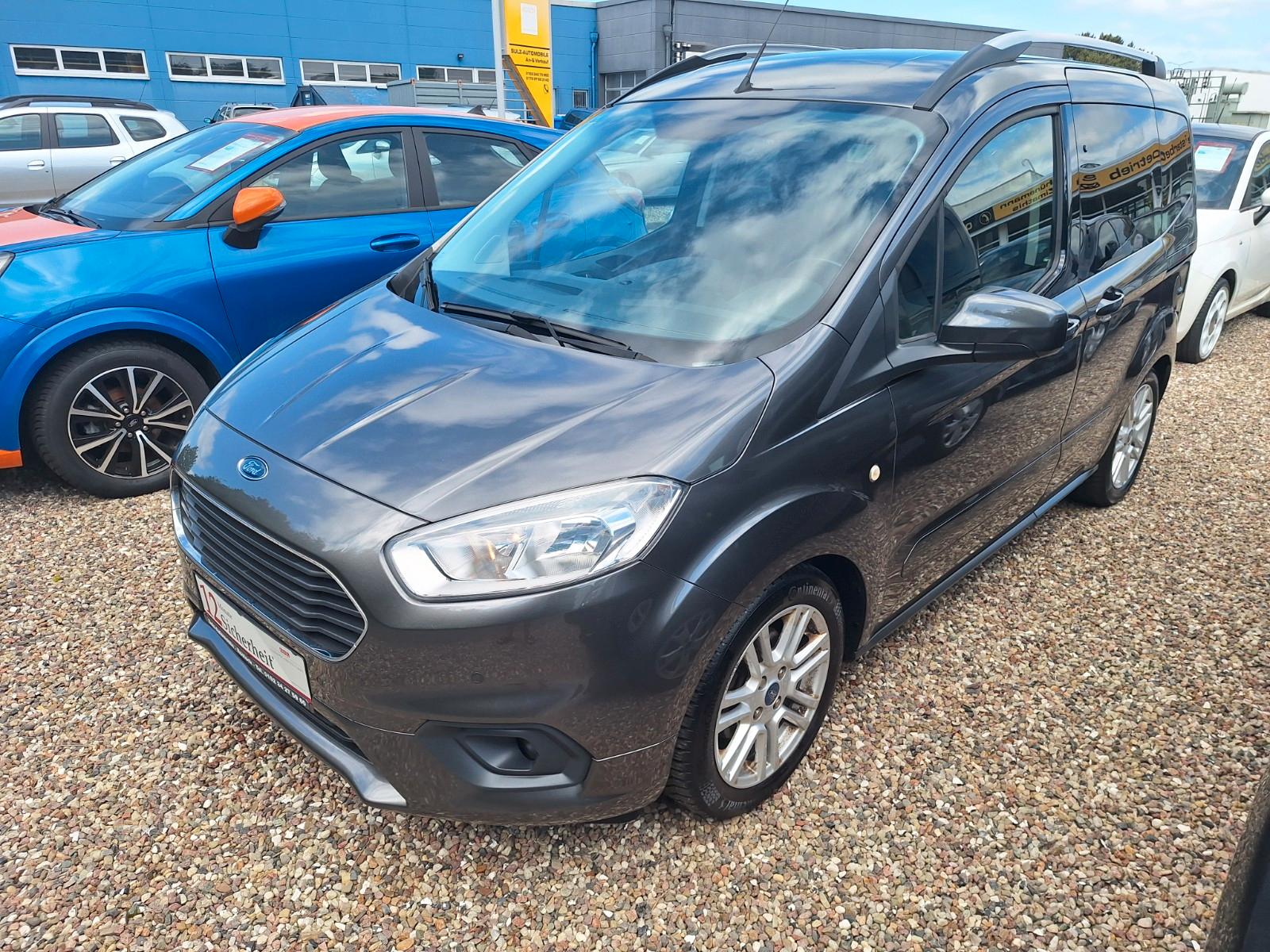 Ford Tourneo Courier Titanium 1-HAND