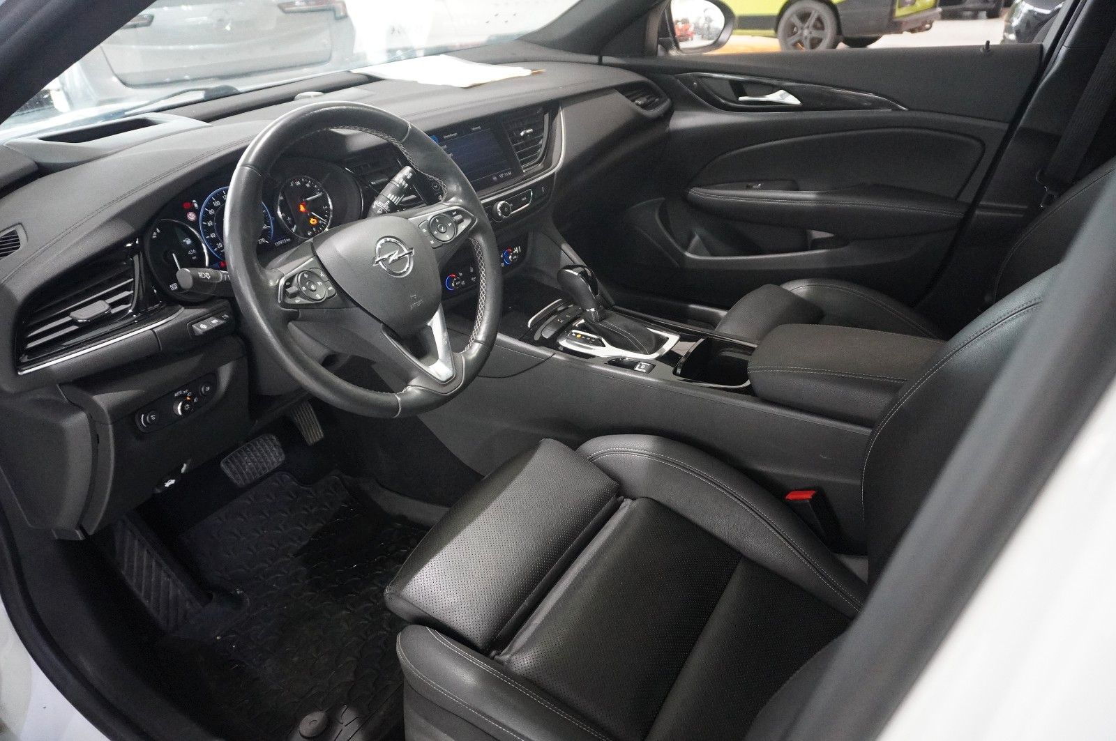 Fahrzeugabbildung Opel Insignia B ST 2.0D BUSINESS NAVI/HUD/KAMERA/AHK
