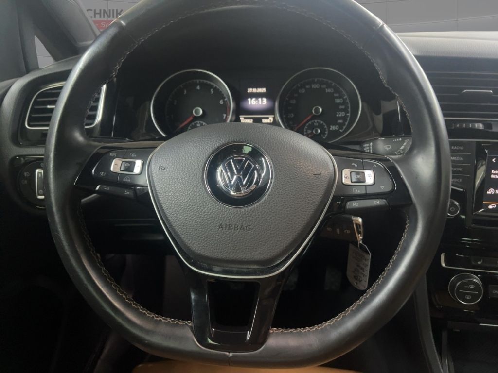 Fahrzeugabbildung Volkswagen Golf 1,4 Edition Navi Winterpaket