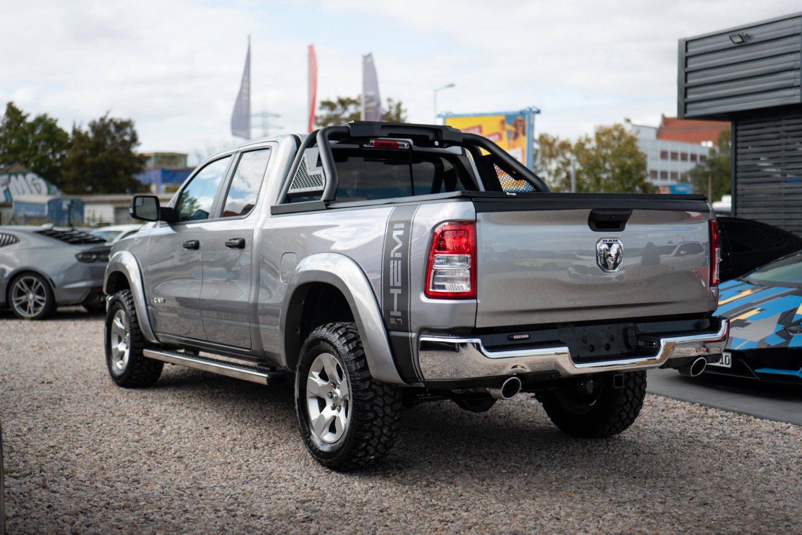 Fahrzeugabbildung Dodge RAM 5.7 V8 HEMI 4x4 OFFROAD Bodylift LONGBED LED