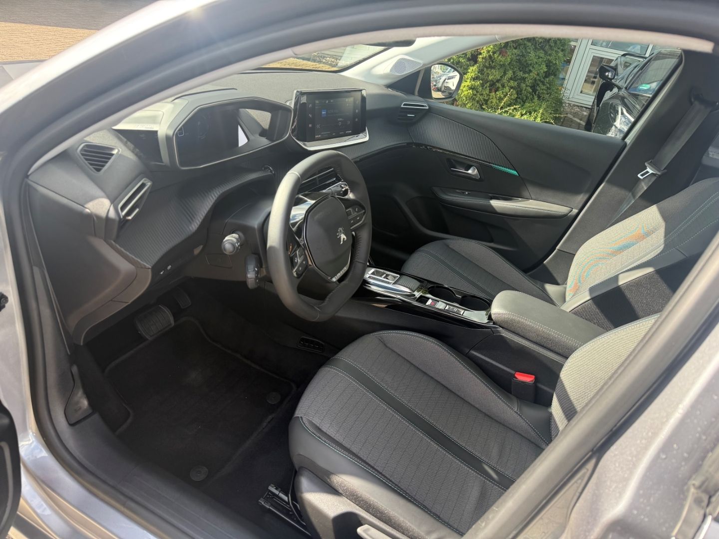 Fahrzeugabbildung Peugeot 208 -e Allure Pack SHZ+Kamera+11KW Schnelllader