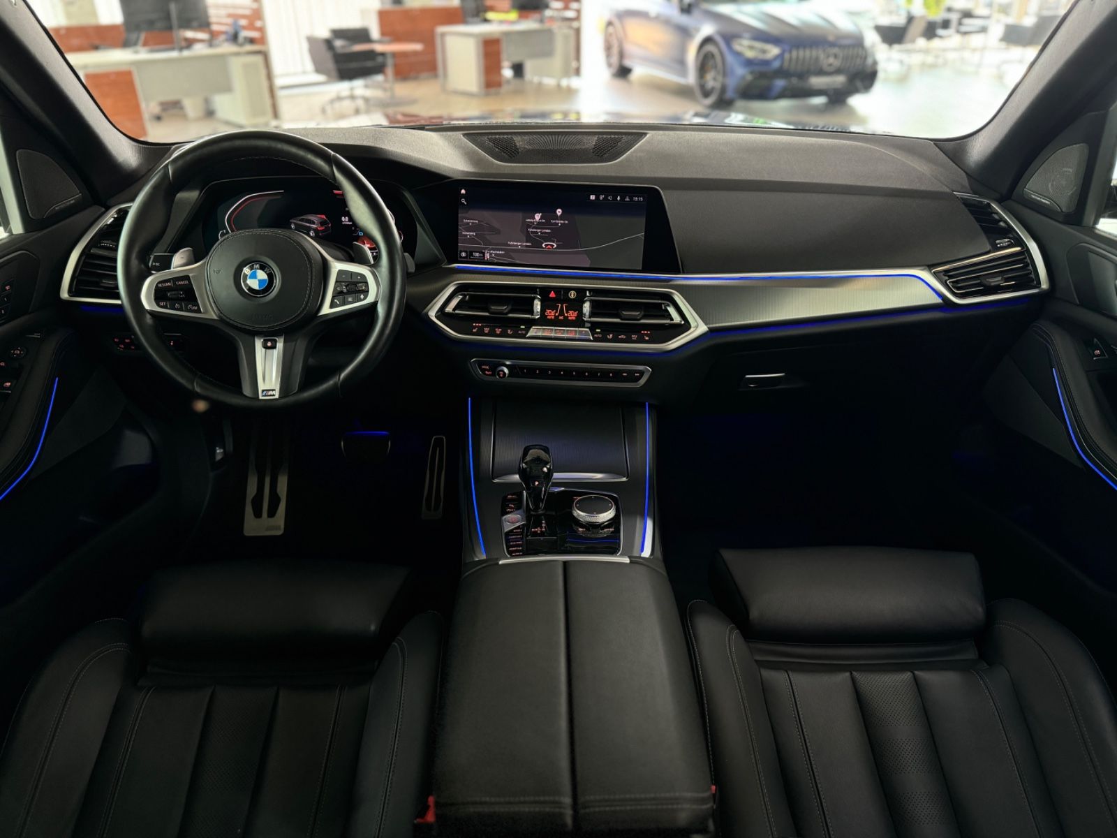 Fahrzeugabbildung BMW X5 xD30d M Sport Panoram Kamera HUD H/K DisplKey