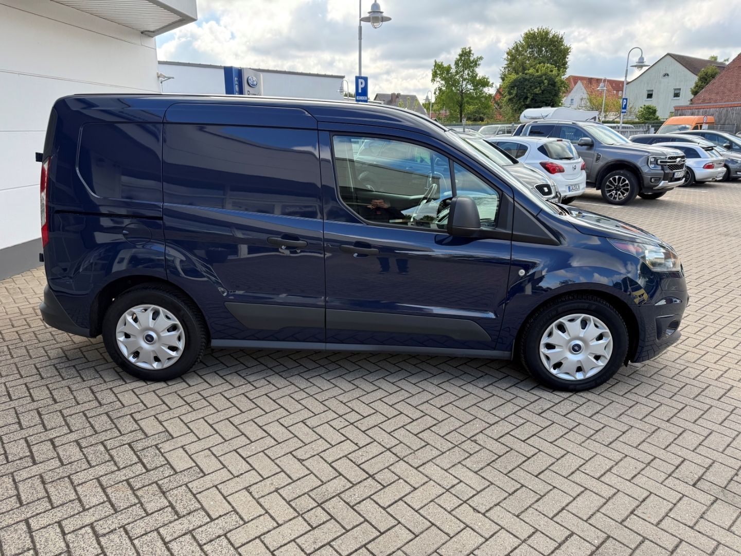 Fahrzeugabbildung Ford Transit Connect Kasten Trend AHK  Regalsystem PD