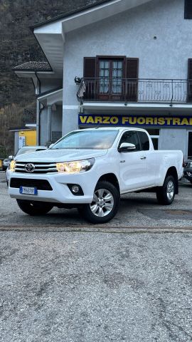 Toyota Hilux 2.4 D-4D 4WD 2 porte Extra Cab Loun