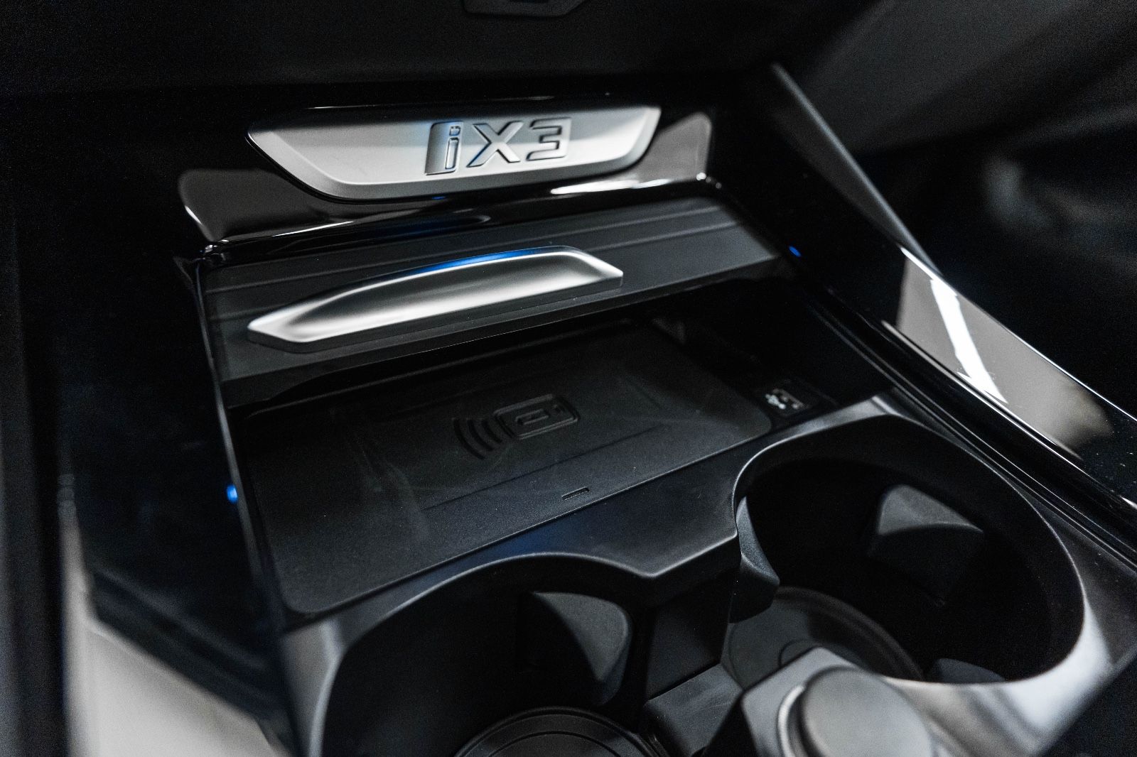 Fahrzeugabbildung BMW iX3 80KWH INSPIRING M-Sportpaket Laserlicht ACC