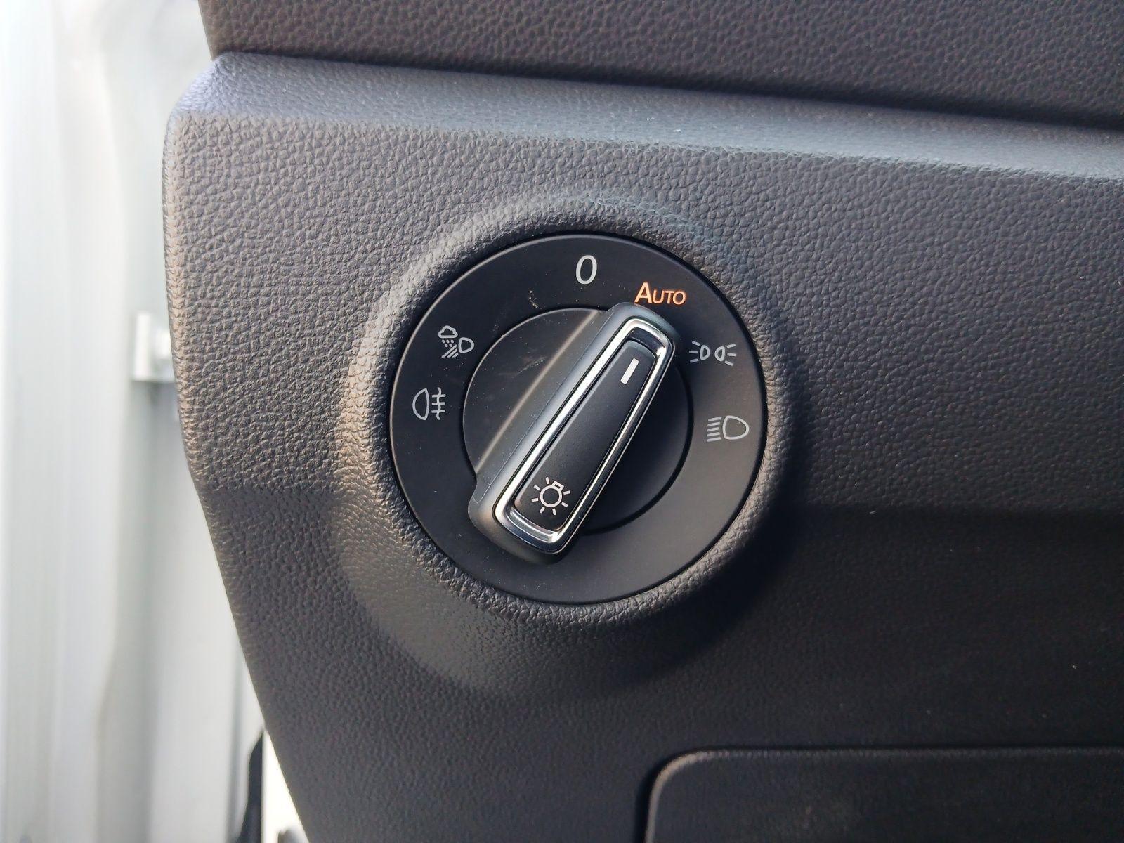 Fahrzeugabbildung Volkswagen T-Roc TDI Style AHK AID ACC RFK SH LM