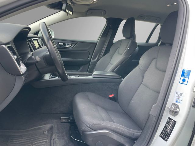 Volvo V60 Kombi Momentum Core*Buisness*CarPlay*1.Hand*