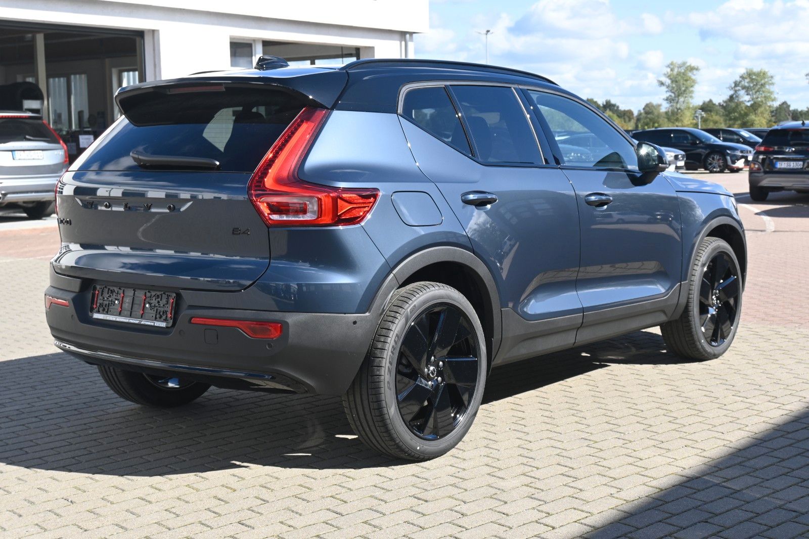 Fahrzeugabbildung Volvo XC40 B4 DKG Ultra Black Edition*STDHZG*360°*ACC
