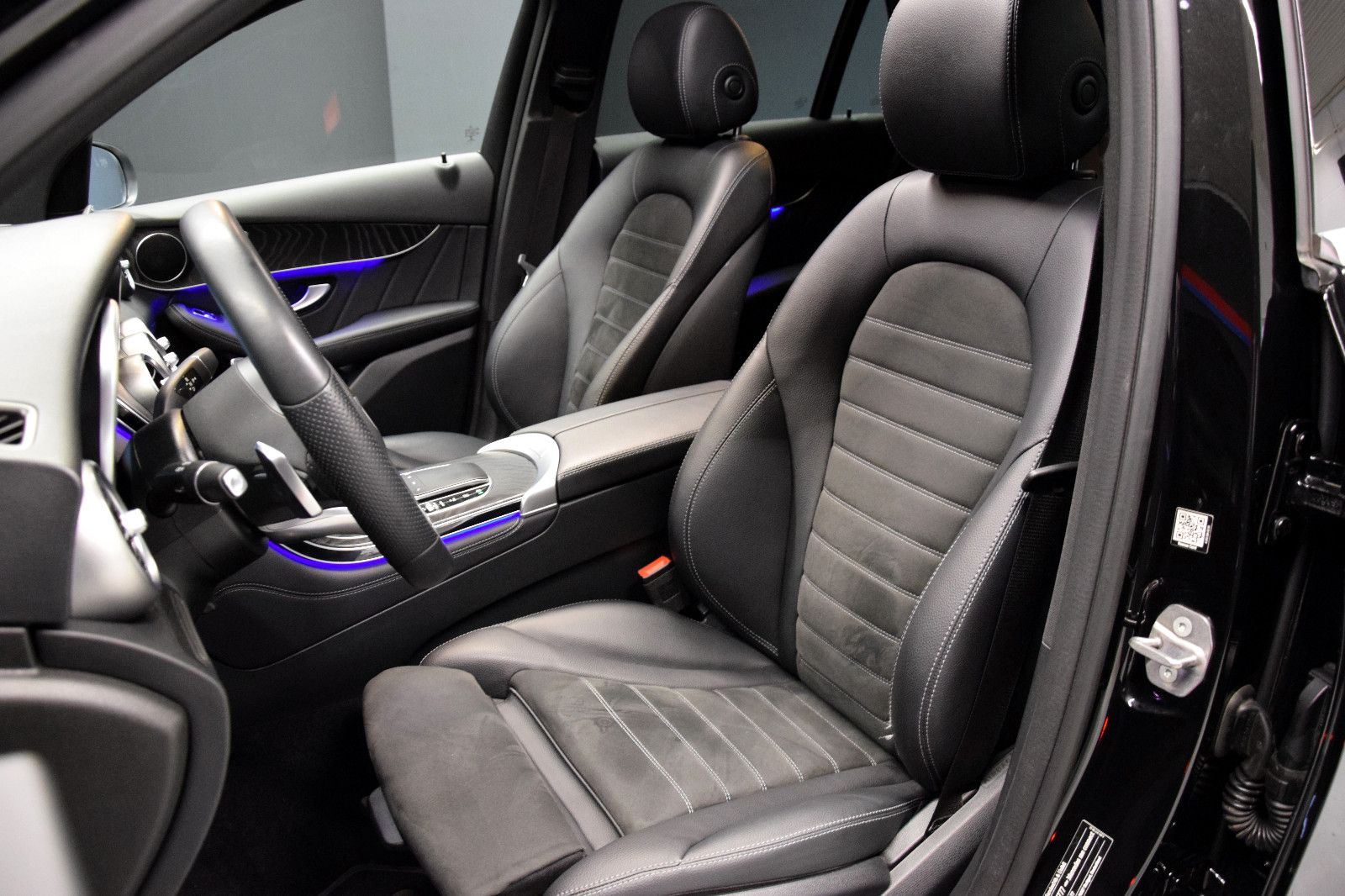Fahrzeugabbildung Mercedes-Benz GLC 200 4Matic AMG Pano Kamera LED Tempomat