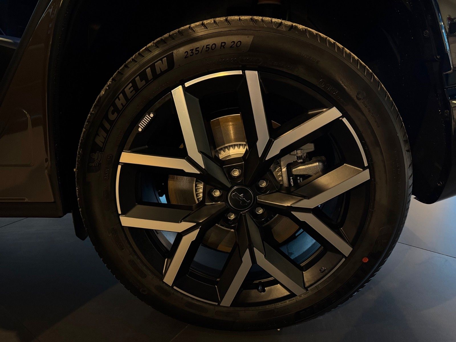 Fahrzeugabbildung Jeep Compass Elektro 74 kWh First Edition Pano 360°