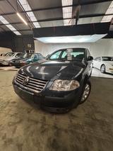 Volkswagen Passat 1.9TDI 131PS DISTINCTION 35000KM!  - Volkswagen Passat mit Diesel-Antrieb: Limousine, 1.9