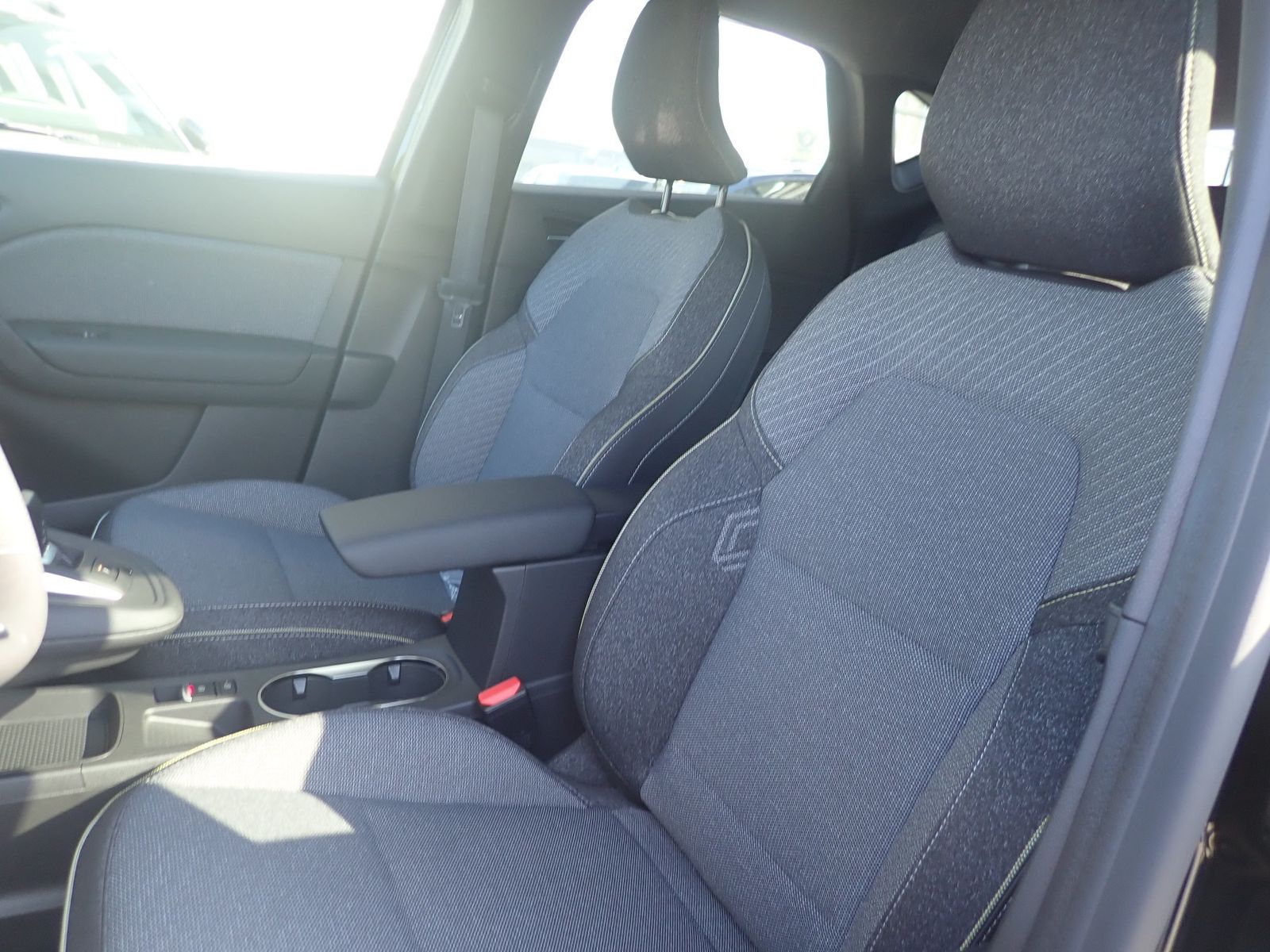 Fahrzeugabbildung Renault Captur Techno Full Hybrid E-Tech 160