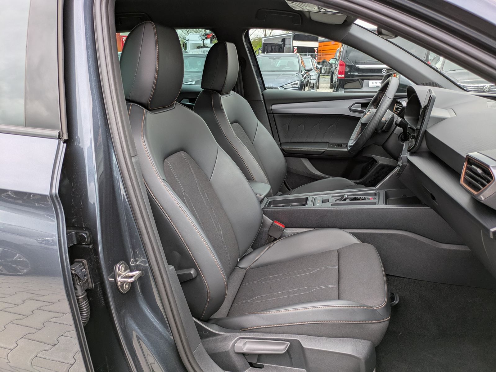 Fahrzeugabbildung CUPRA Leon 1.5 eTSI DSG MATRIX-LED*ACC*AHK*KAMERA*18"