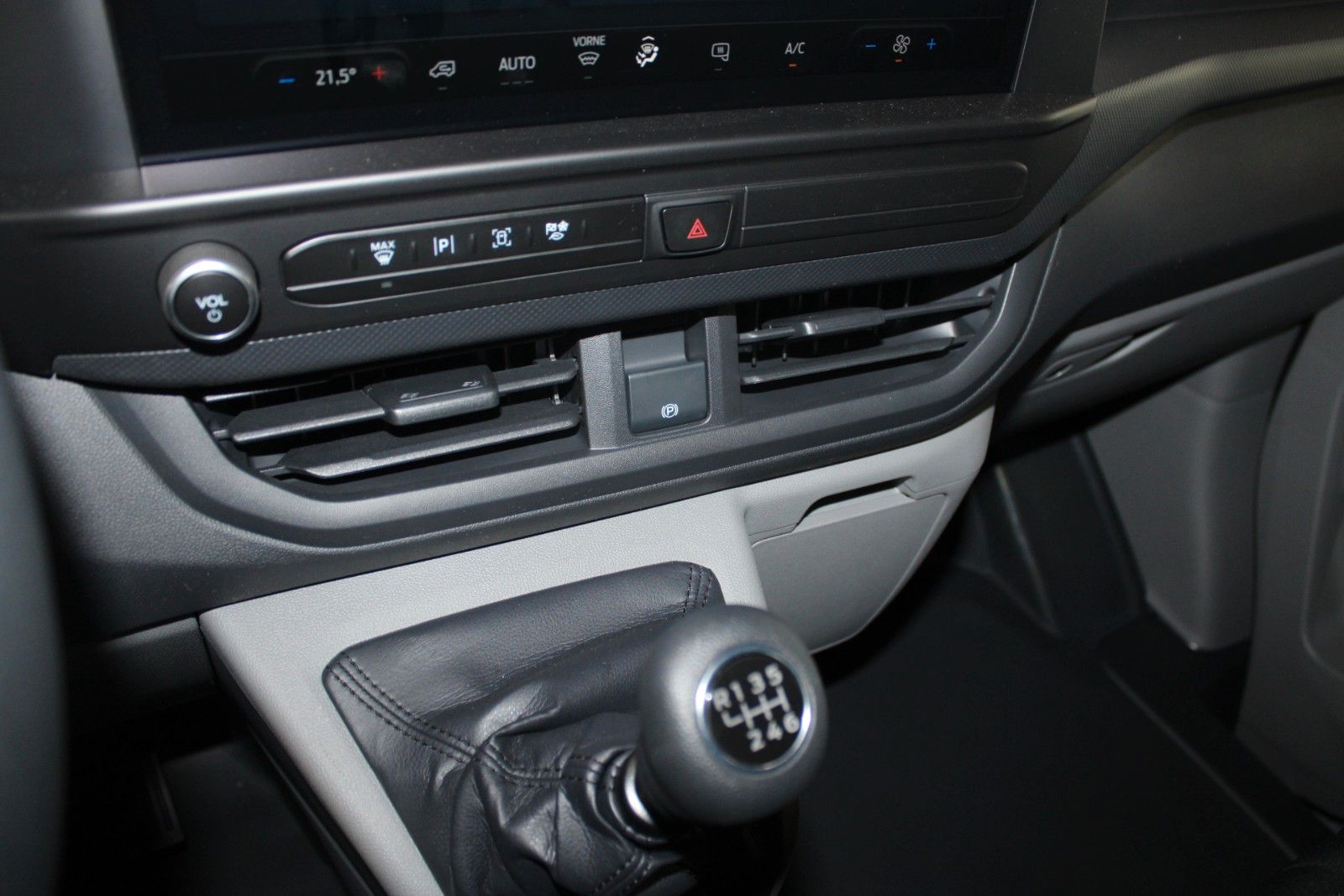 Fahrzeugabbildung Ford Transit Custom TREND L1 Kasten AHK + DACHTRÄGER