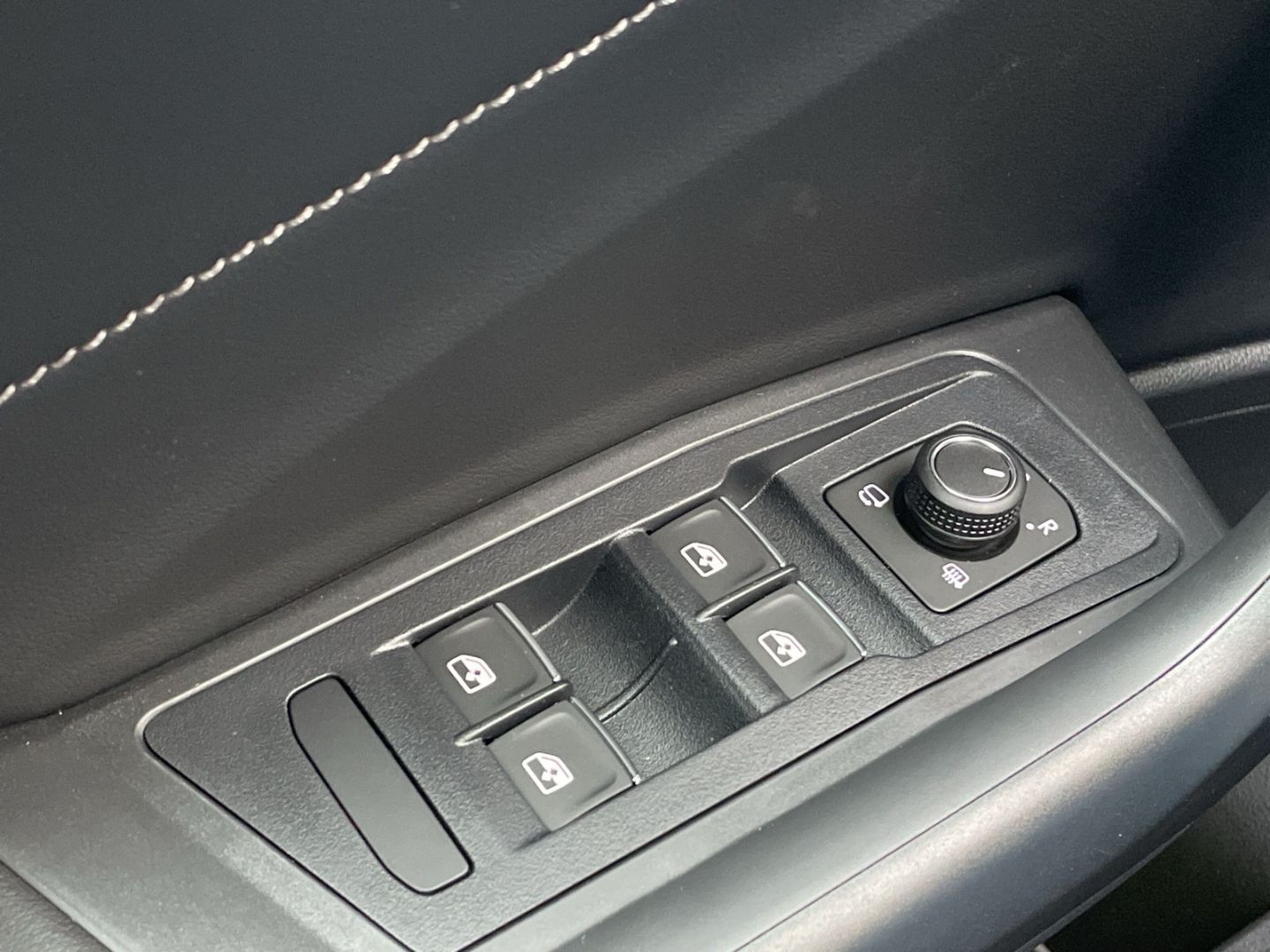 T-Roc Cabriolet R-Line 1.5 TSI DSG Kamera/Navi  