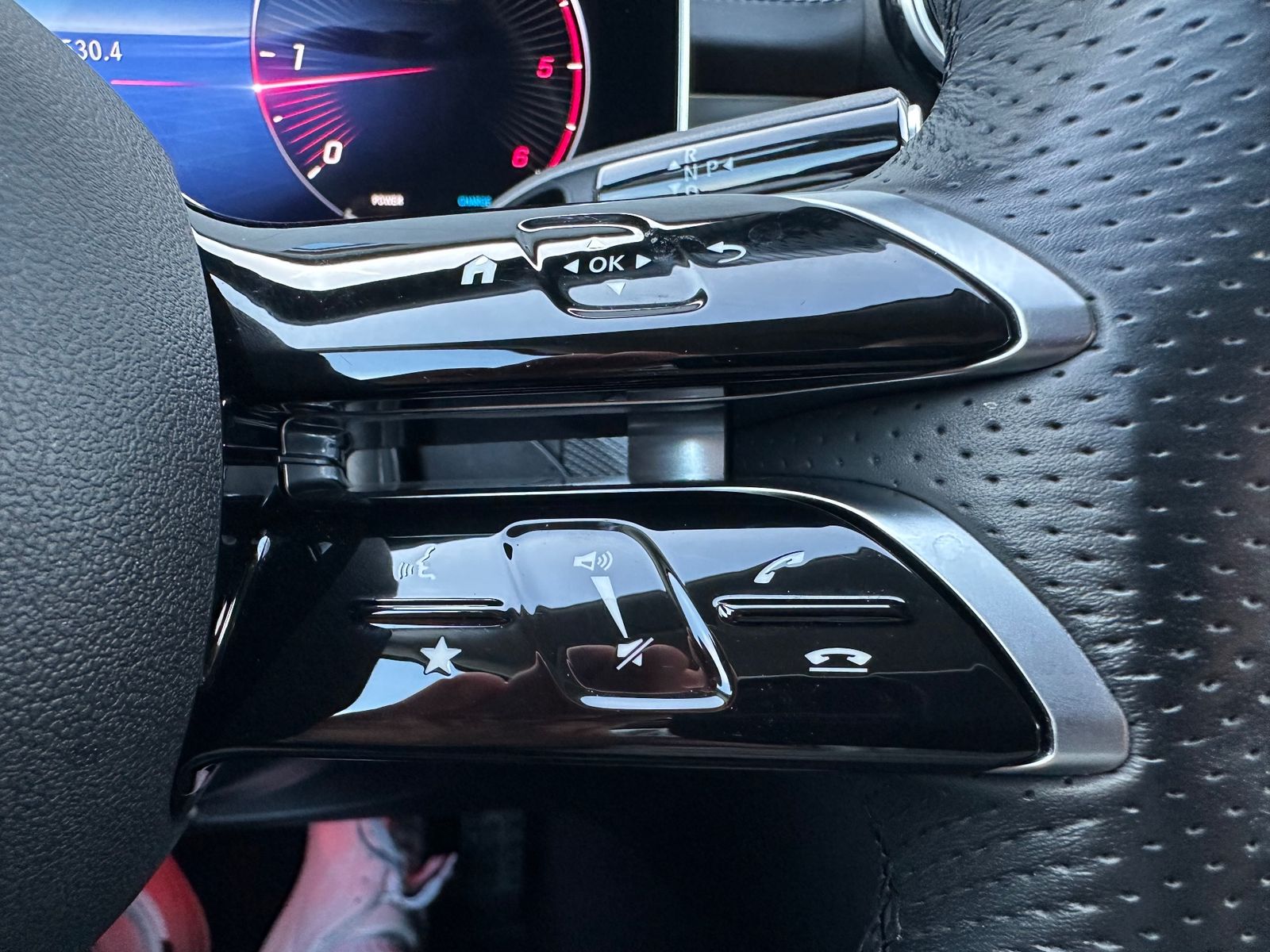 Fahrzeugabbildung Mercedes-Benz C 220d d T 4Matic T AMG-Line NAV+LED+DISTRONIC