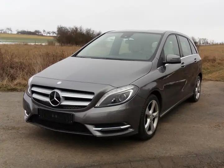 Mercedes-Benz B 220 4Matic 1. Hand checkheft