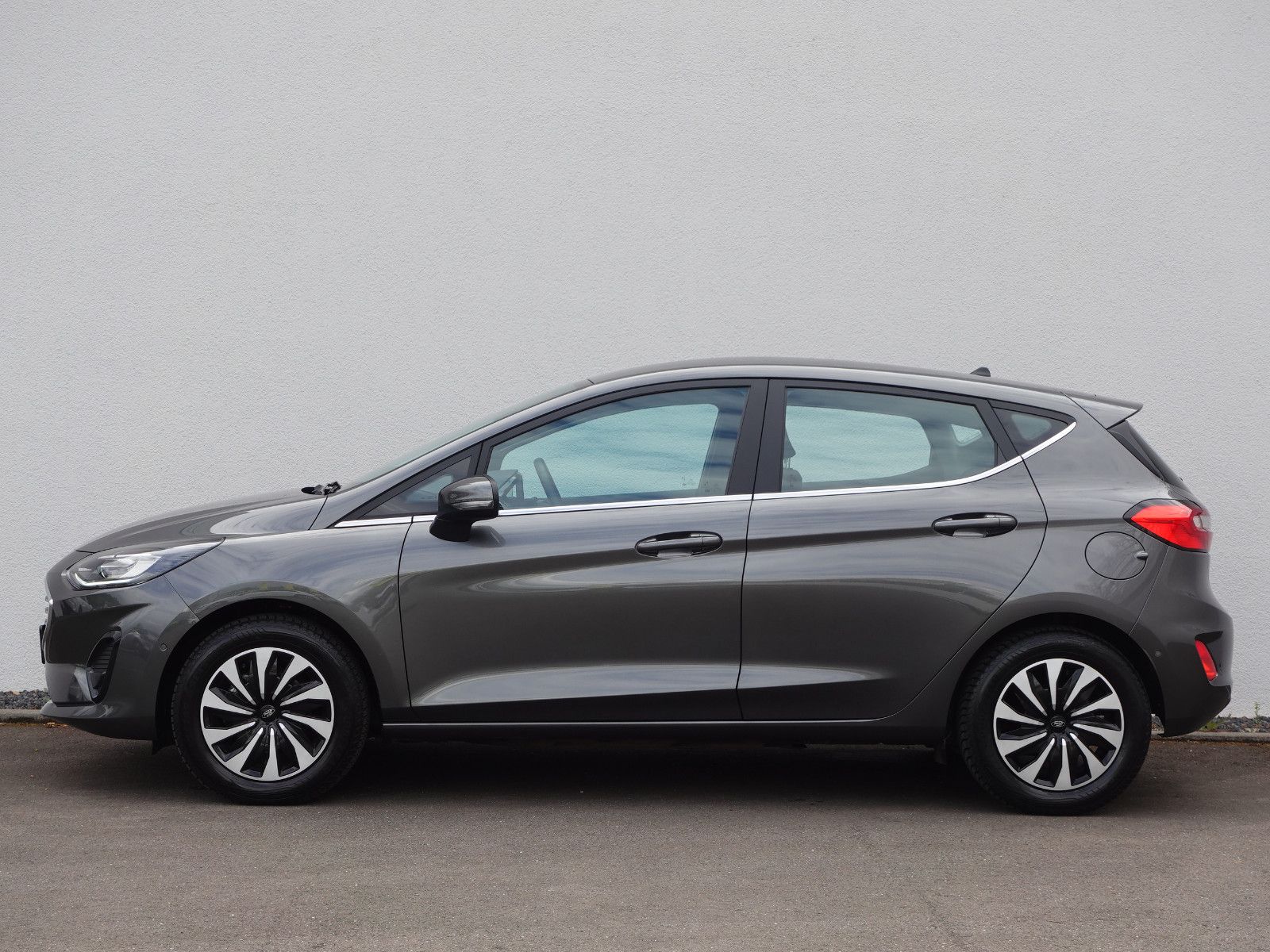 Fahrzeugabbildung Ford Fiesta 1,0 EcoBoost Titanium AHK,PDC,Kamera,LED