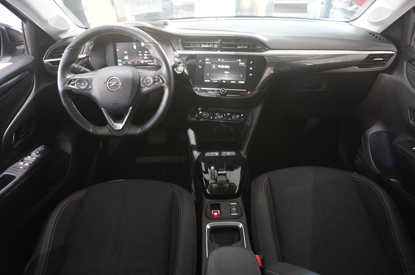 Fahrzeugabbildung Opel Corsa-e ELEGANCE 3-PHASIG NAVI/LED/KAMERA/SH/DAB