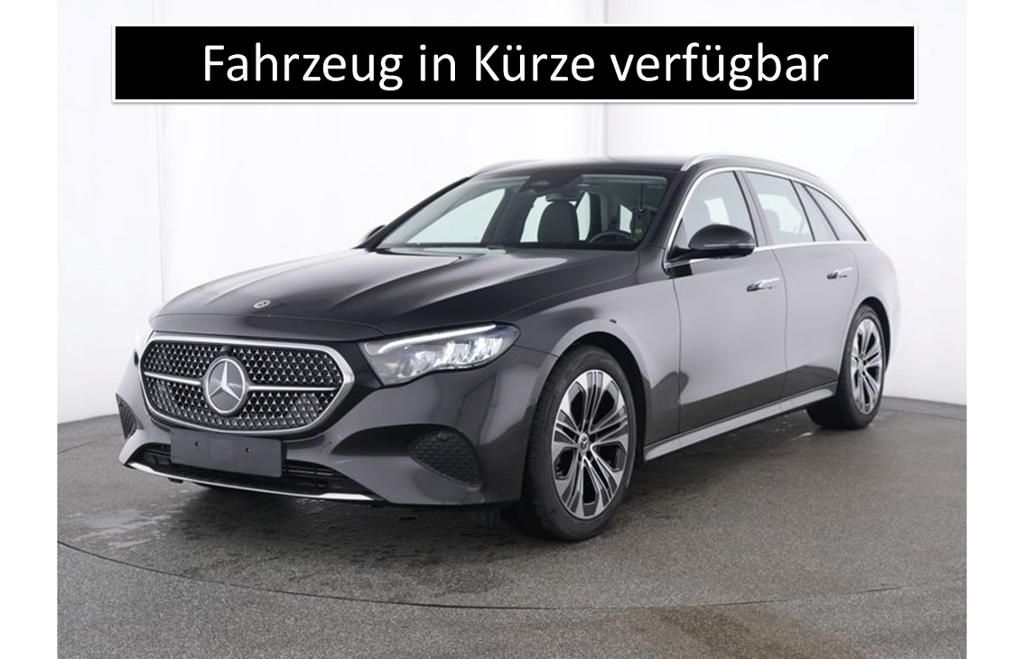Mercedes-Benz E 220 — hlavná fotografia