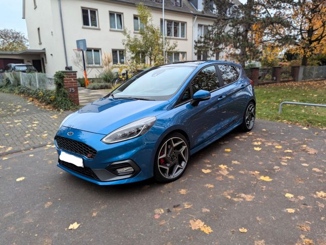 Ford Fiesta ST Ledersitze  & 8-fach bereift