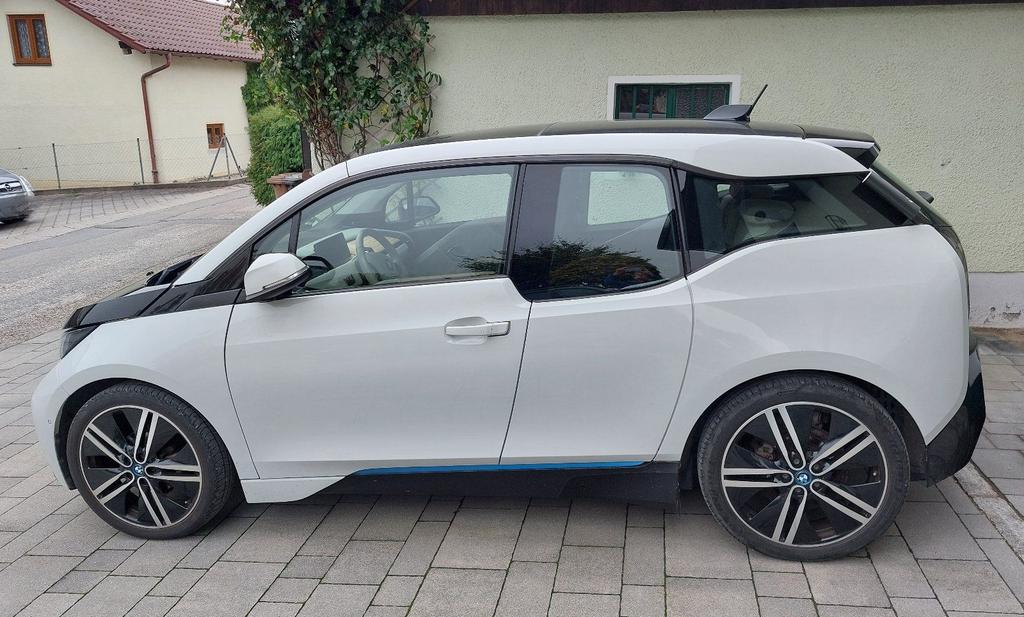 BMW i3 Pano Navi SHZ keyless 8-fach SOH Hi...