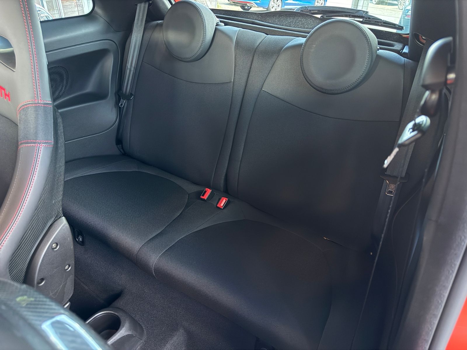 Fahrzeugabbildung Abarth 695 Competizione BEATS NAVI SABELT