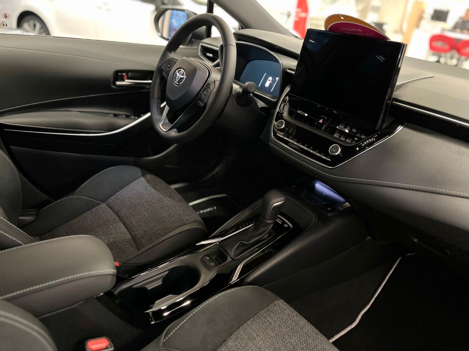 Fahrzeugabbildung Toyota Corolla Hybrid Teamplayer - Technik Paket