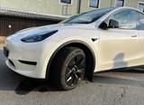 Tesla Model Y Standard Range  - Tesla Gebrauchtwagen von 2024