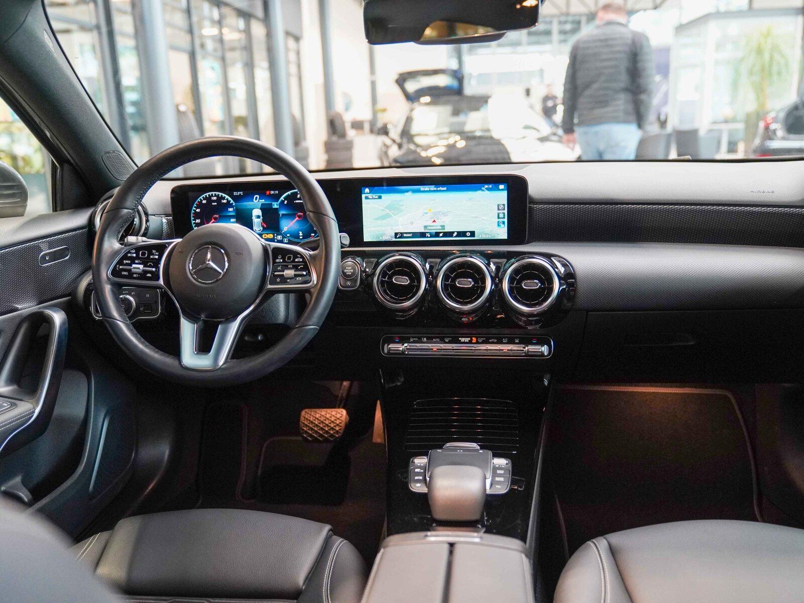 Mercedes-Benz A-Class d Progressive Standheizung DISTRONIC Pano, миниатюра 13