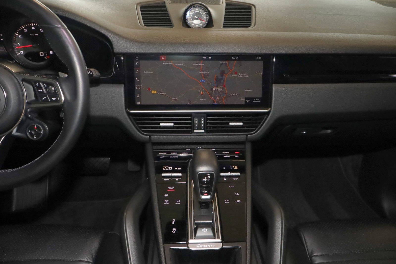 Fahrzeugabbildung Porsche Cayenne V6 Luftfederung, Panorama, ACC, Keyless