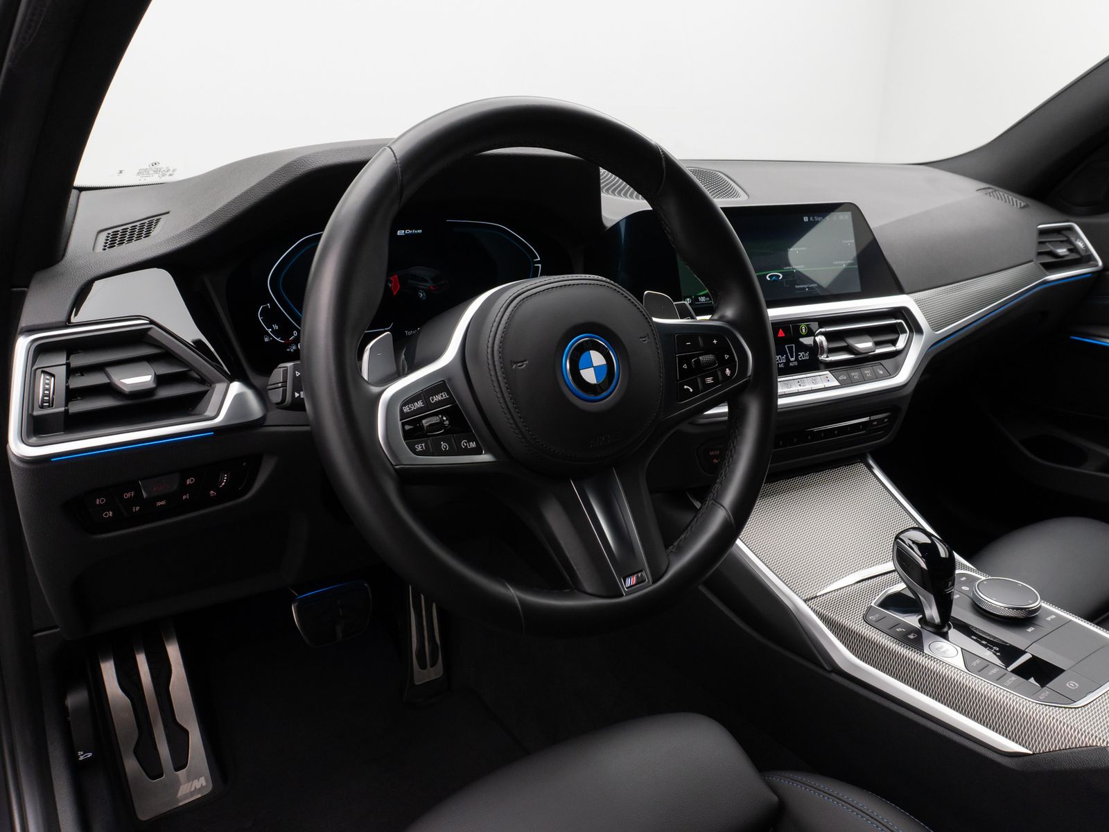 Fahrzeugabbildung BMW 330e  M Sport Kamera DAB HiFi DrivAssist 19Zoll